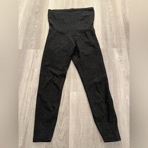 Beyond Yoga Spacedye Love the Bump Capri Maternity Legging. Size: Medium